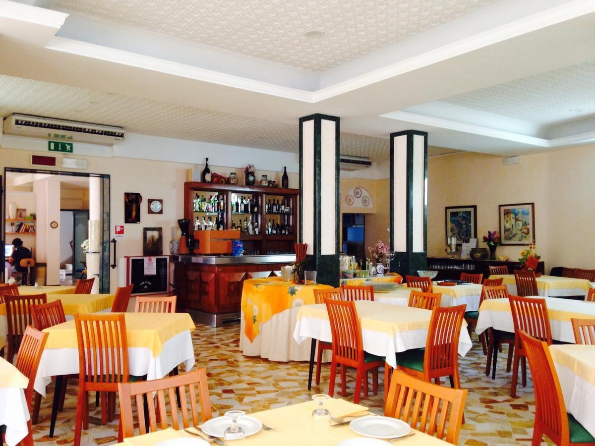 Hotel Lazzarini Bellaria-Igea Marina Exterior photo