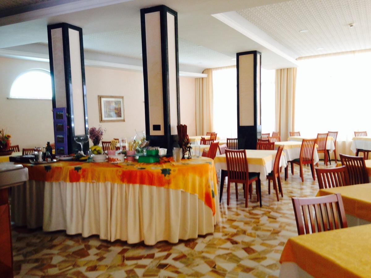 Hotel Lazzarini Bellaria-Igea Marina Exterior photo