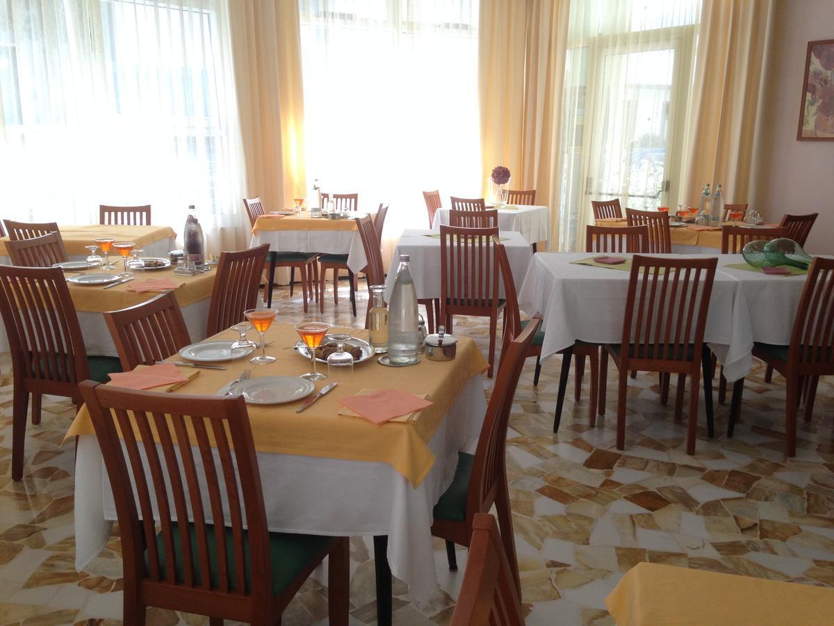 Hotel Lazzarini Bellaria-Igea Marina Exterior photo